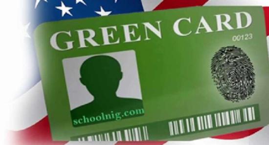 අමෙරිකාවේ ග්‍රීන් කාඩ් අත්හිටුවයි.